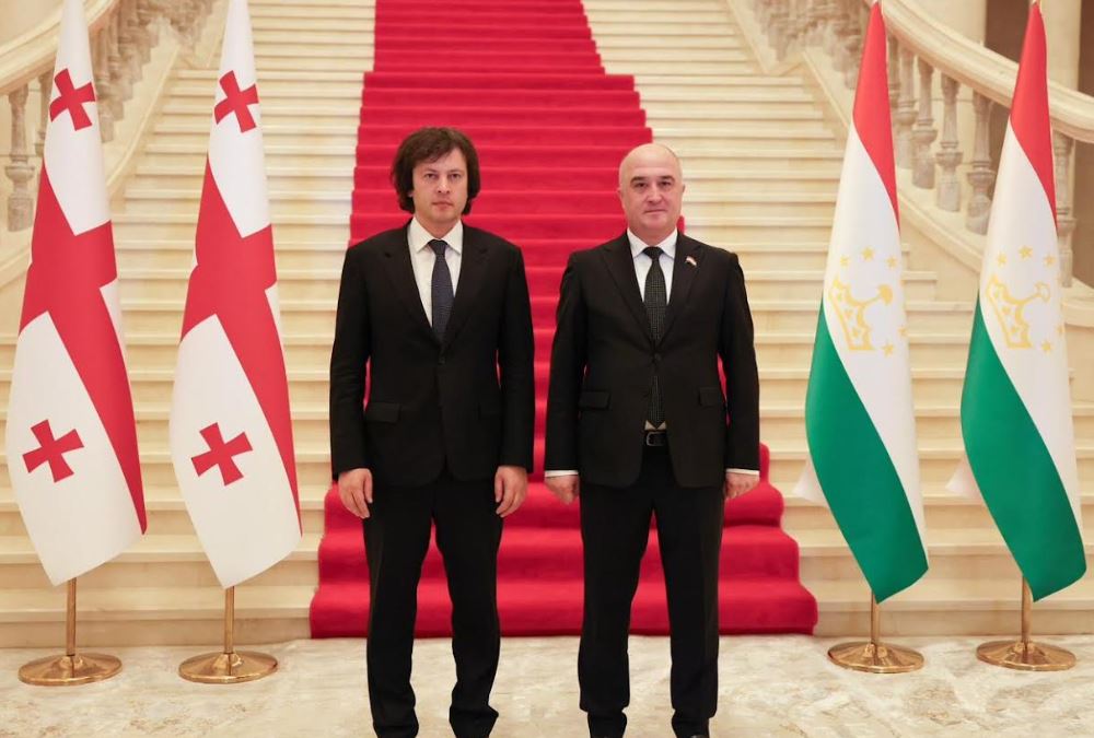 PM meets Chair of Representatives Chamber in Tajik Supreme Assembly