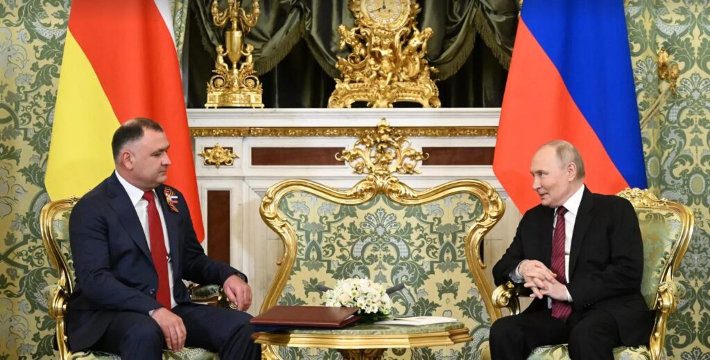 Лидер оккупированной «Южной Осетии» Алан Гаглоев встретился с Владимиром Путиным