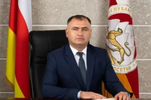 Гаглойты Алан оккупацигонд Хуссар Ирыстоны дэ-факто президентæй йæхи систа æмæ Уæрæсейы президенты уынаффæгæнæг суыдзæн
