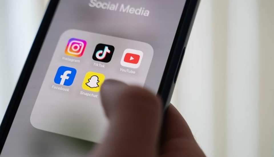 Almaniyanın təhsil naziri bildirir ki, “TikTok”, “Instagram” və “Snapchat”dan istifadə üçün minimum yaş həddi 13 olmalıdır