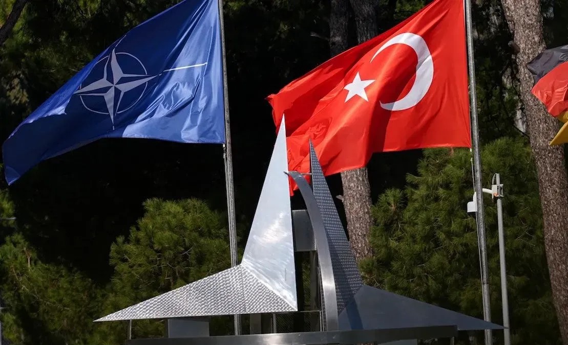 "Reuters" – Ankarada keçirilməsi planlaşdırılan NATO sammitində iştirak etmək istəyən onlarla türk jurnalistin akkreditasiya müraciəti rədd edilib