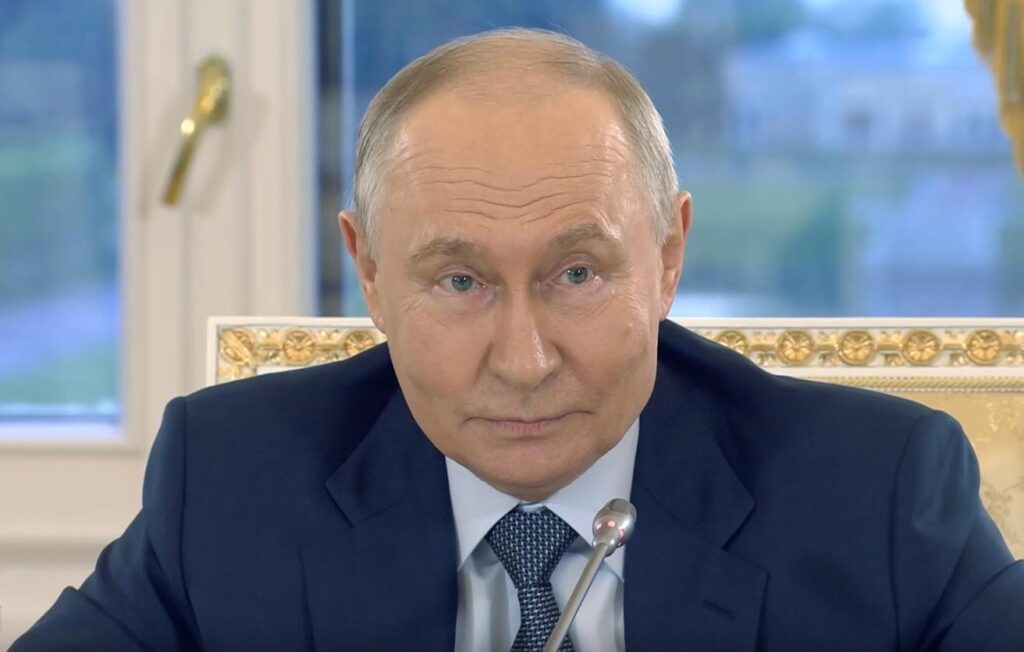 Vladimir Putin – Donald Trump-ın Ukraynada baş verən hadisələrlə bağlı Avropa liderləri tərəfindən fikrinin dəyişdirildiyi barədə mənə heç nə məlum deyil, bunun mümkün olduğuna da şübhə edirəm