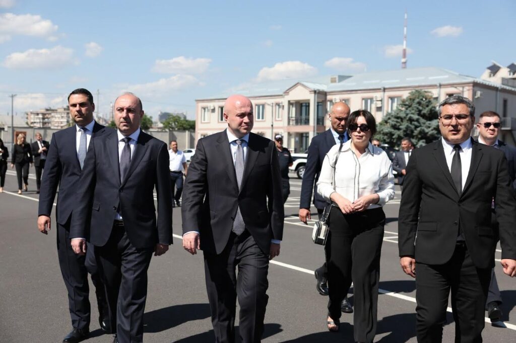 Georgian Interior Minister visits Armenian Ministry of Internal Affairs facilities