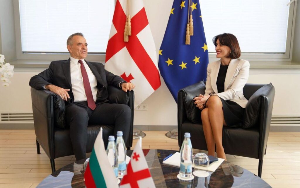 FM bids farewell to Bulgarian ambassador