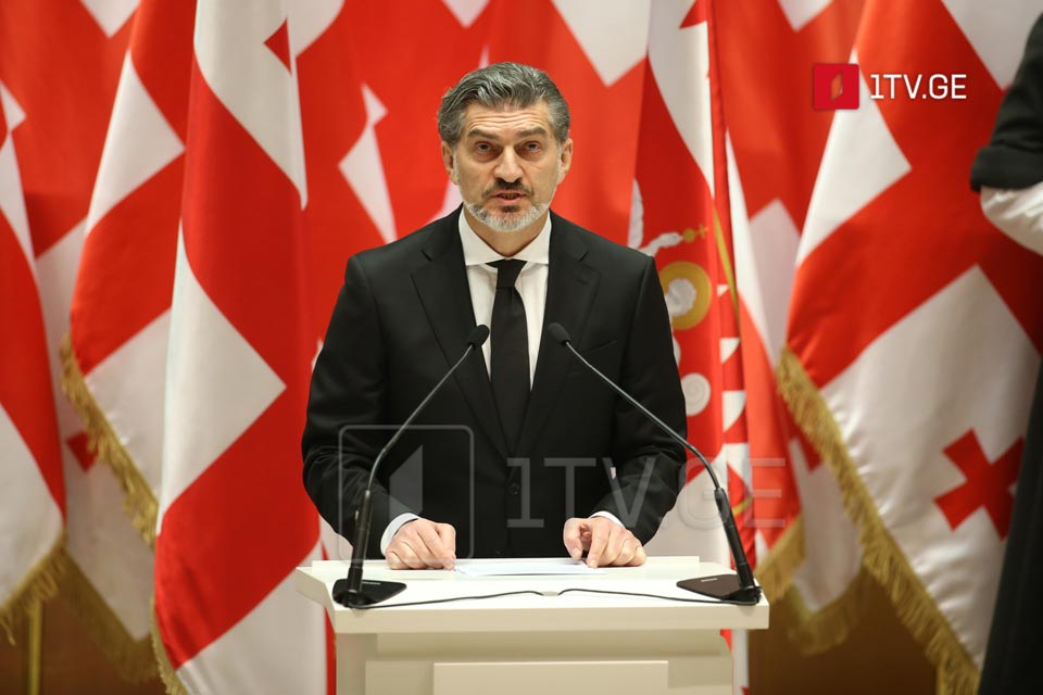 Əziz abituriyentlər, bu gün sizin həyatınızda ən məsuliyyətli mərhələlərdən biri başlayır. Unutmayın ki, bilik və nailiyyətlərinizlə hər zaman Gürcüstanın xidmətində olmalısınız