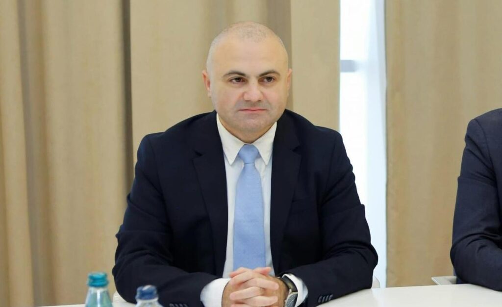 Beka Dzamaşvili bildirib ki, Cenevrə formatı çox vacibdir və bu platforma vasitəsilə Gürcüstanın Rusiyaya davam edən pozuntuların dayandırılması və Avropa İnsan Hüquqları Məhkəməsi qərarlarının icrası ilə bağlı çağırış etmək imkanı var.