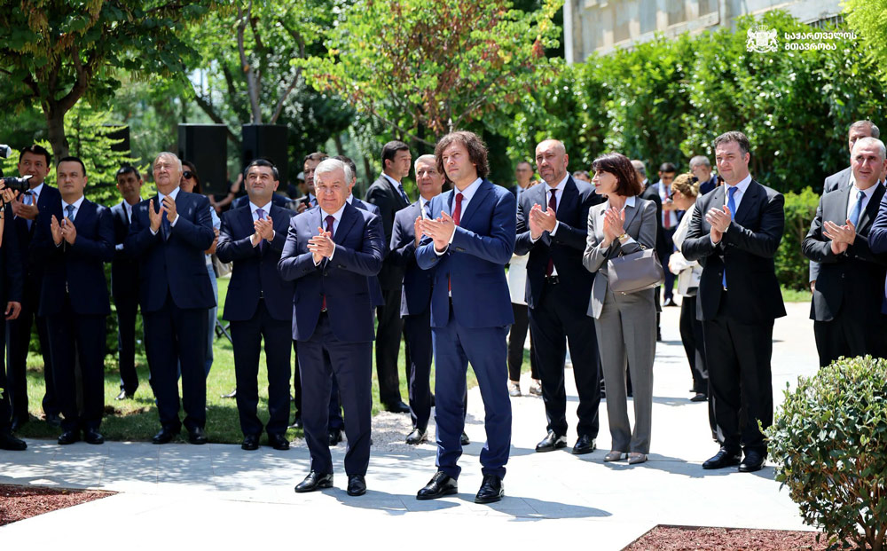 İrakli Kobaxidze Şavkat Mirziyoyev ilə birlikdə şair Əlişir Nəvainin abidəsinin açılışında iştirak edib