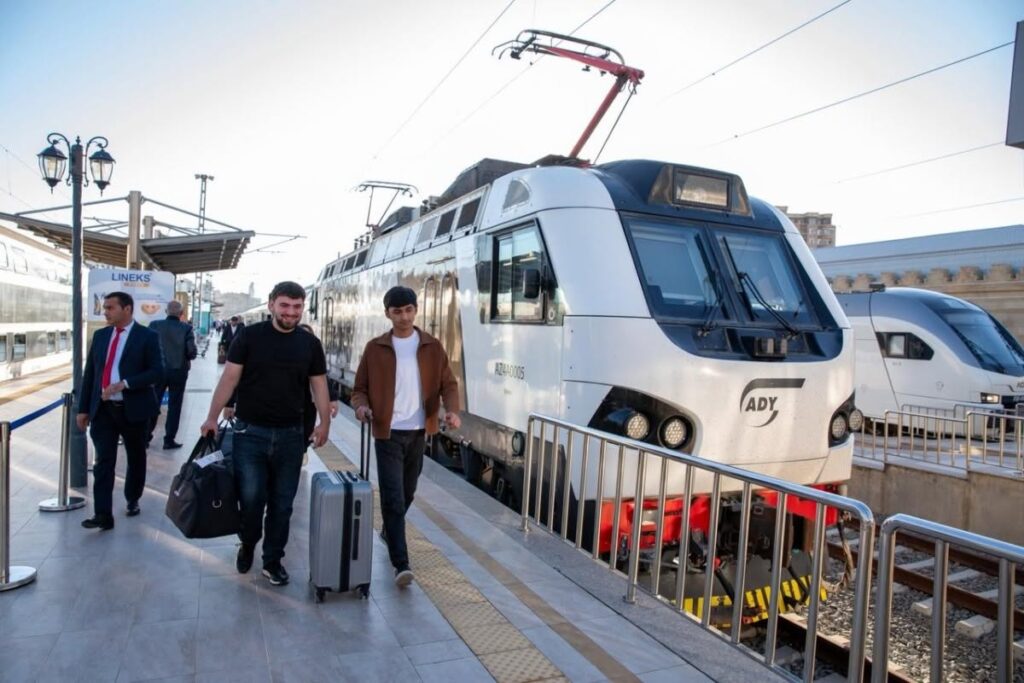 Bakı-Tbilisi-Bakı qatarlarına 10 iyuldan əlavə vaqonlar qoşulacaq
