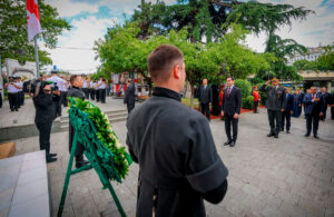 President of Turkmenistan lays wreath at Heroes Memorial to honour fallen Georgian heroes