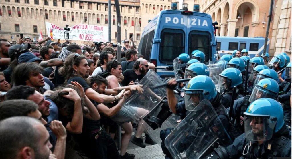 İtaliyanın Boloniya şəhərində polis və etirazçılar arasında qarşıdurma baş verib