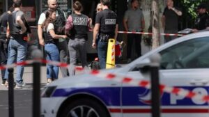 Փարիզում տղամարդը դանակով հարձակվել է անցորդների վրա և վիրավորել երեք կնոջ