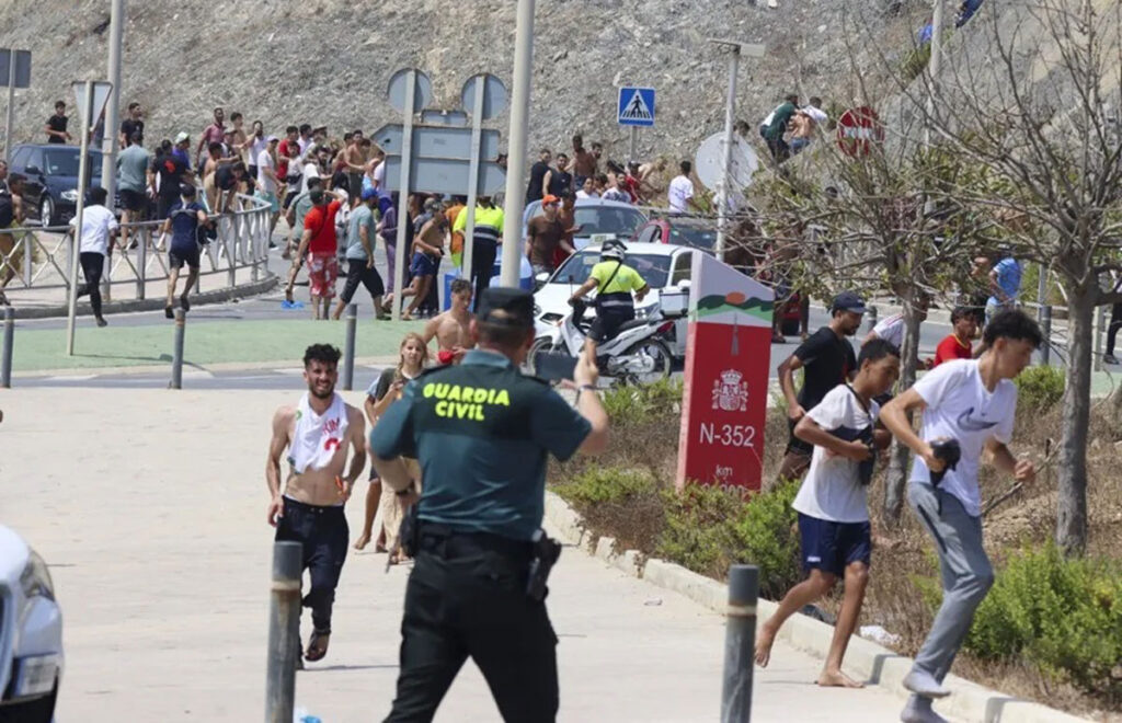 İspaniya miqrant axınının artması səbəbindən Seuta anklavına hərbçilər göndərib