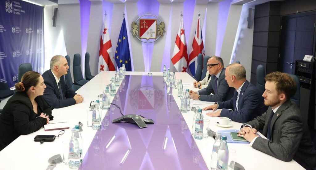 Laşa Xutsişvili Birləşmiş Krallığın Xarici İşlər, Birlik və İnkişaf Ofisinin Şərqi Avropa və Mərkəzi Asiya Direktoratlığının departament direktorunun müavini ilə görüşüb