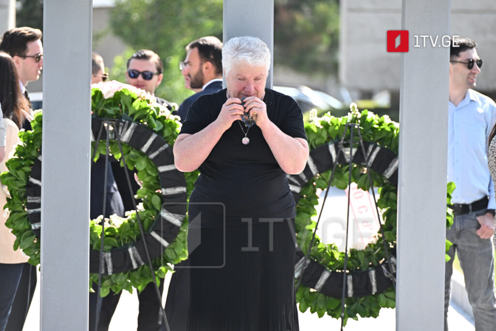 August 2008 war heroes paid tribute at Mukhatgverdi Brothers Cemetery (Photo)