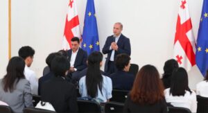 Education Minister meets Chinese youth delegation