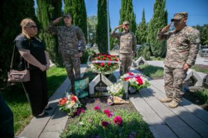 В связи с днём рождения Национального героя Грузии Георгия Анцухелидзе военнослужащие 4-й пехотной бригады вместе с членами его семьи почтили его память