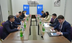 Economy Minister meets with Armenian Infrastructure Minister Davit Khudatyan on regional connectivity and trade