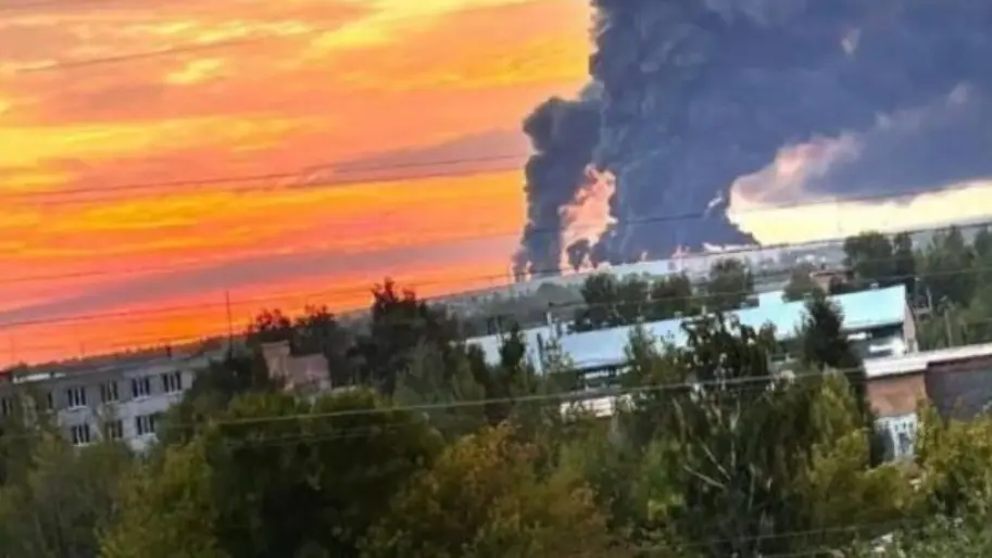 Rusiyanın onlayn satış şirkəti „Ozon“ Saratov şəhərindəki logistika mərkəzinə dronlarla hücum edildiyini açıqlayıb