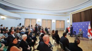 PM introduces newly-appointed Minister of Culture to Ministry staff
