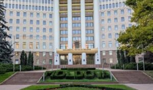 Парламент Молдовы поддержал 60-дневное чрезвычайное положение в энергетическом и гидроэнергетическом секторах