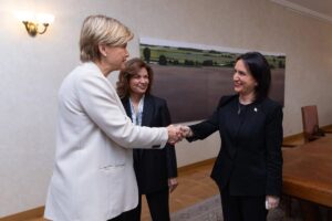 Լատվիայում Վրաստանի դեսպան Անա Աբուլաձեն, Ադրբեջանի և Սերբիայի նորանշանակ դեսպանների հետ միասին, հանդիպել է Լատվիայի արտաքին գործերի նախարար Բաիբա Բրաժեի հետ
