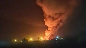 В результате масштабной атаки беспилотников в Рязанской области России повреждён нефтеперерабатывающий завод